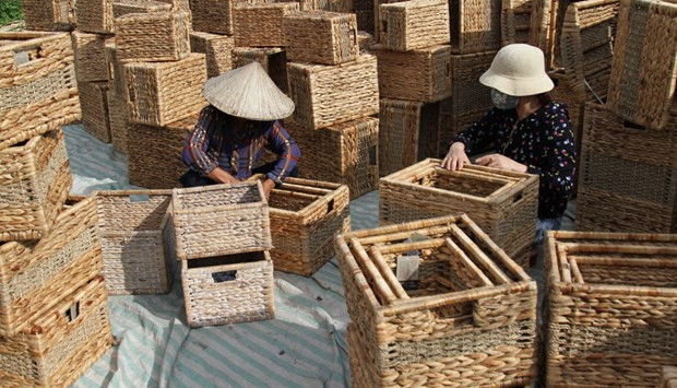 富足草编手工艺村的作品。图自《越南之声》 河内市手工艺村开始恢复生产 ảnh 1