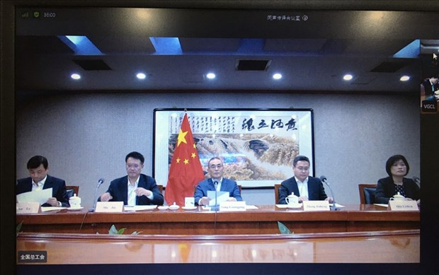 中华全国总工会副主席江广平(左三)同与会代表。图自 laodong.vn 越南与中国加强工会工作经验交流 ảnh 2