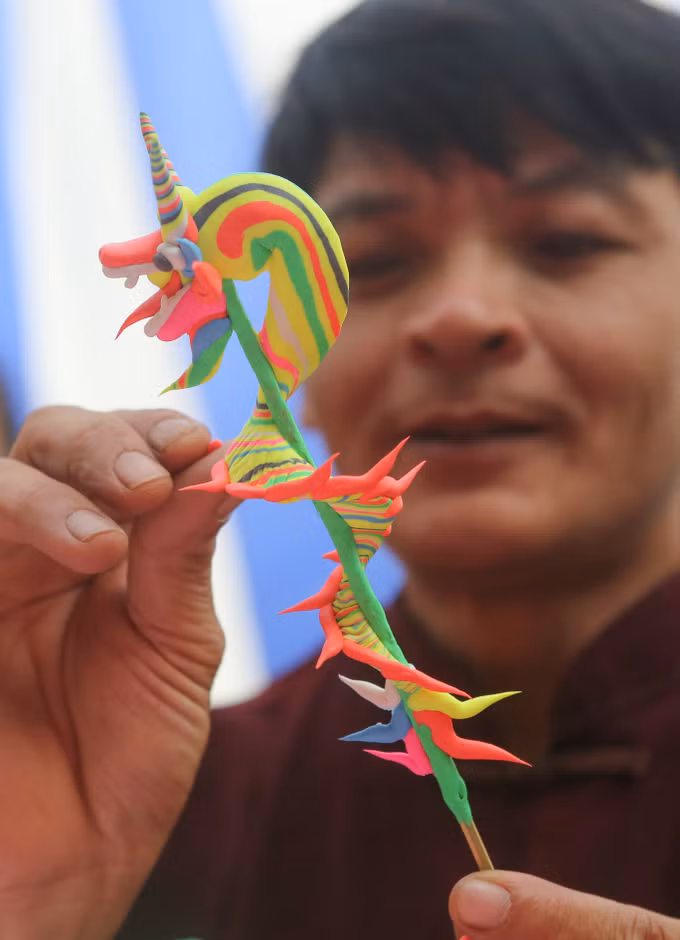 河内市春罗村的独特捏面塑业 ảnh 2