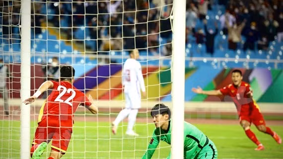 2022年卡塔尔世界杯亚洲区预选赛12强赛：越南队3-1击败中国队 ảnh 1