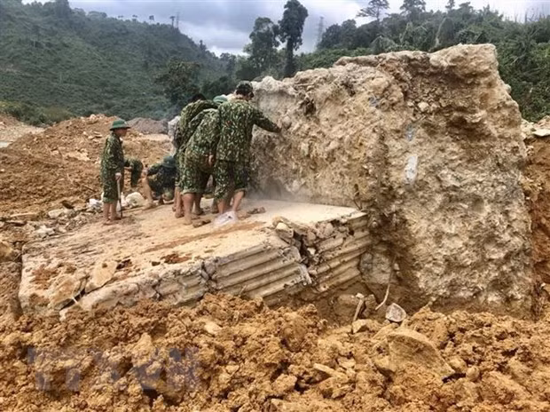捞庄3号水电站山体滑坡事件：失踪者搜救工作因天气原因暂停 ảnh 1