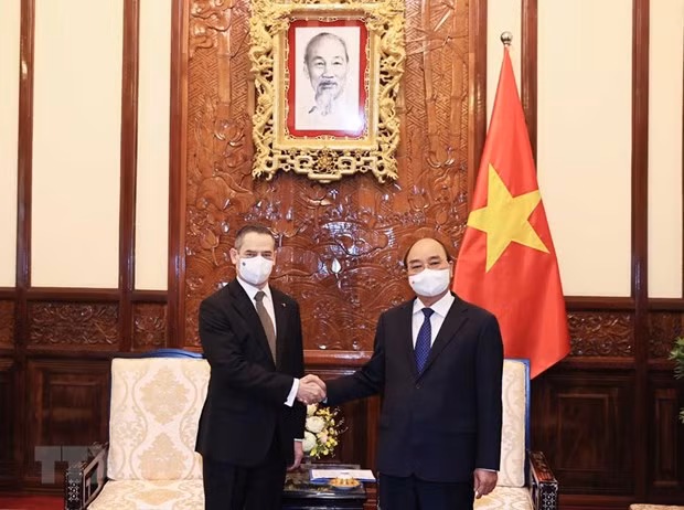 智利驻越南大使对越南传统春节的文化之美表示印象深刻 ảnh 2