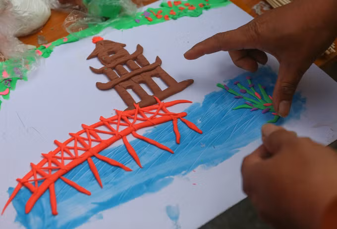 河内市春罗村的独特捏面塑业 ảnh 1