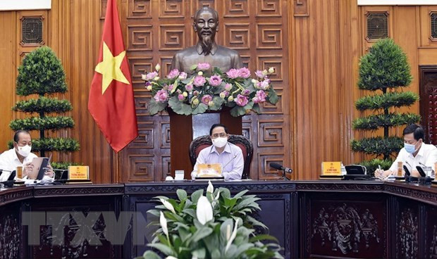 越南政府总理范明政出席10日举行的政府常务会议 图自越通社 范明政总理:制定疫情之下开展换届选举工作的各种情景 ảnh 1