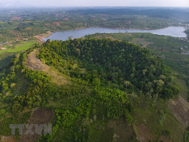 得农省德米县的一个火山口。图自越通社 得农世界地质公园:自然美景与文化价值交融之地 ảnh 1