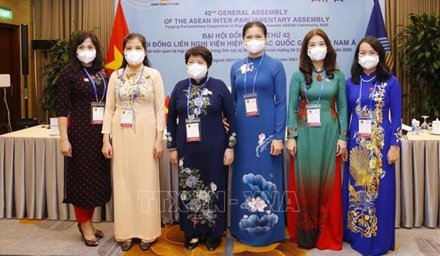 越南国会女性代表。图自越通社 AIPA-42:在享受数字经济发展成果方面确保性别平等 ảnh 1