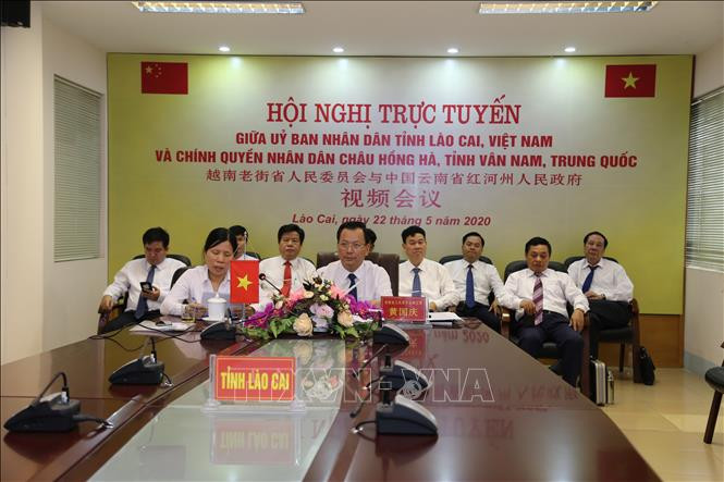老挝省人民委员会副主席黄国庆发表讲话。图自越通社 越南老街省与中国云南省红河哈尼族彝族自治州加强合作 ảnh 1