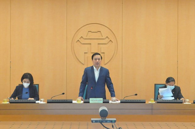 河内市人民委员会副主席渚春勇在 在3月1日举行的河内市新冠肺炎疫情防控指导委员会会议上发表讲话。图自越通社 河内市:自3月2日0时起餐饮店恢复经营服务 ảnh 1