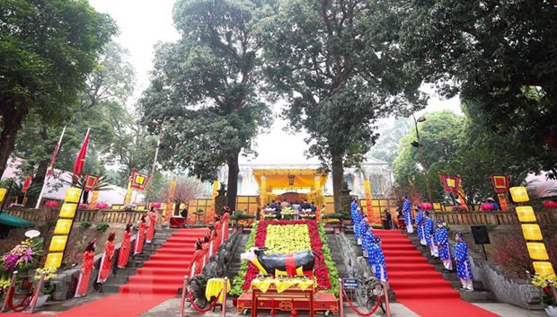 进春牛仪式在敬天殿举行。图自越通社 河内市在升龙皇城恢复宫廷礼仪 ảnh 1
