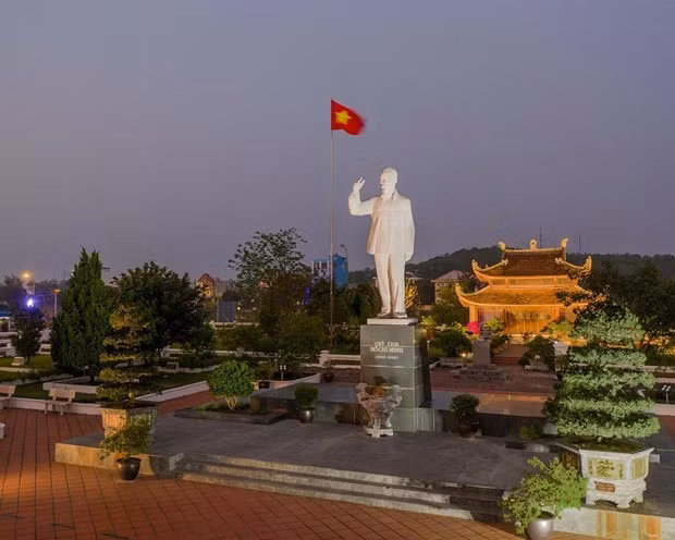 广宁省姑苏岛胡志明主席纪念区国家级特殊遗迹证书授证仪式举行 ảnh 2