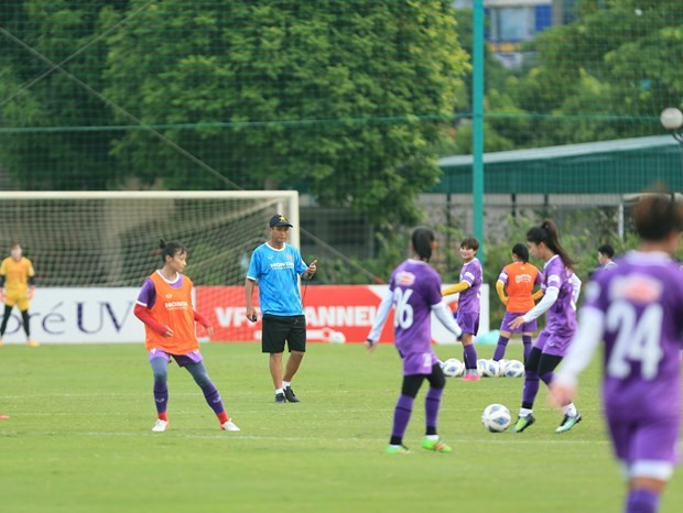 越南女足队在飞往塔吉克斯坦参加比赛前进行训练。图自VFF 2022年女足亚洲杯预选赛:越南对在B组只剩下两个对手 ảnh 1