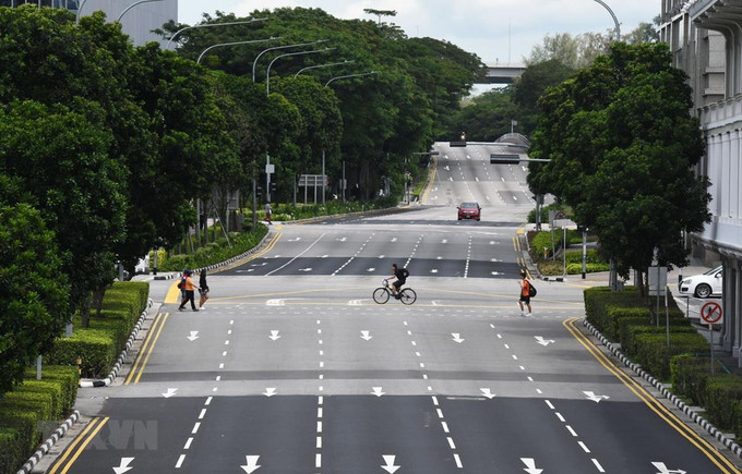 新加坡一条街道 图自新华社 MAS:2021年新加坡经济或将增长5.8% ảnh 1