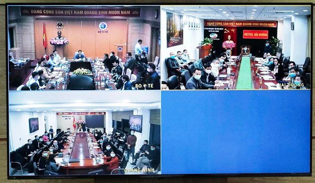 国家疫情防控指导委员会与广宁和海阳两省举行视频会议。卫生部供图 越南新增两例本地确诊病例 立即主动采取强有效防控措施控制住疫情 ảnh 3