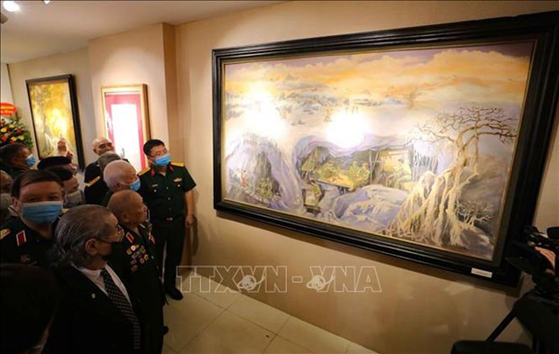 “与长山共存”画展 图自越通社 “与长山共存”画展重温豪迈历史篇章 ảnh 2