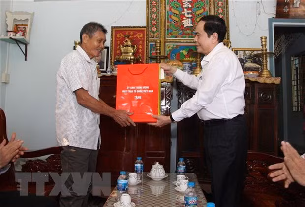 越南祖国阵线中央委员会主席陈清敏开展春节前走访慰问活动 ảnh 2