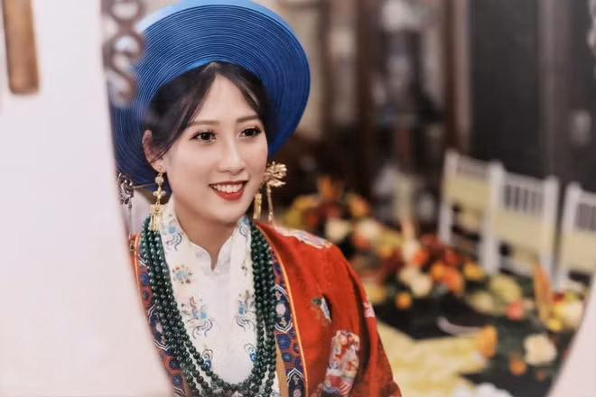 河内市年轻人举行迎亲仪式 再现阮朝传统婚俗 ảnh 1