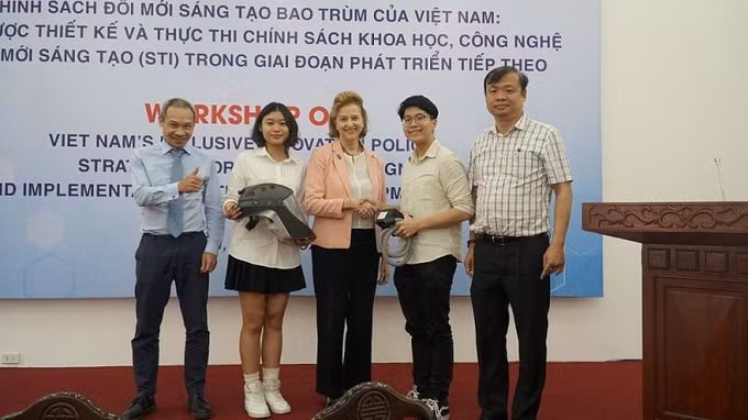 越南防疫帽子获得国际创新创业大赛科技设计奖 ảnh 2