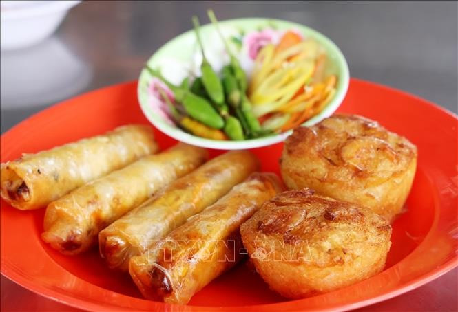 春卷和价饼是汤汁米线的常见配菜 2.jpg