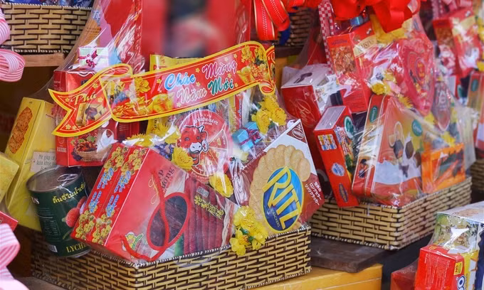 胡志明市春节礼品蓝子市场购销火爆 ảnh 1