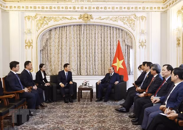 越南国家主席阮春福出席越韩企业论坛 会见韩国金融银行业大型公司领导 ảnh 2