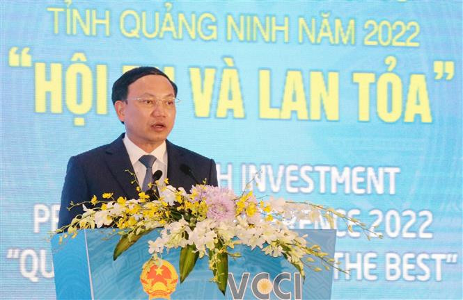 广宁省省委书记阮春记在会议上发言。图自越通社 广宁省召开2022年投资促进会议 ảnh 1