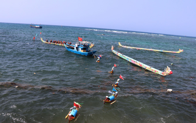 吹起吹螺丝笛,将替身草人放在海里 黄沙兵替身祭礼 ảnh 1