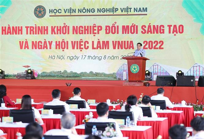 政府总理范明政发表讲话。图自越通社 越南政府总理范明政:将传统农业经验与科技和创新结合起来 实现农业可持续高效发展 ảnh 2