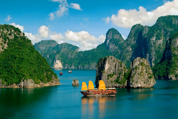 越南下龙湾获赞为“世界最令人印象深刻的目的地” ảnh 1