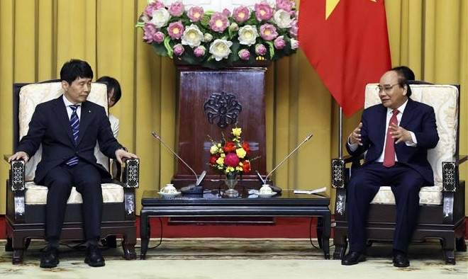 越南国家主席阮春福会见日本群马县知事山本一太。图自越通社 越南国家主席阮春福会见日本群马县知事山本一太 ảnh 1
