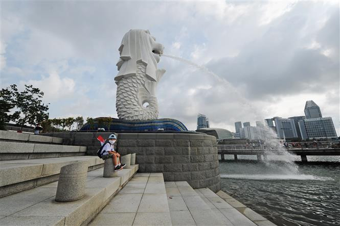 附图:新加坡新冠肺炎疫情复杂多变。图自新华社/越通社 新加坡新冠肺炎疫情复杂多变 菲律宾新增病例超3400例 印尼禁止外国游客入境 ảnh 1