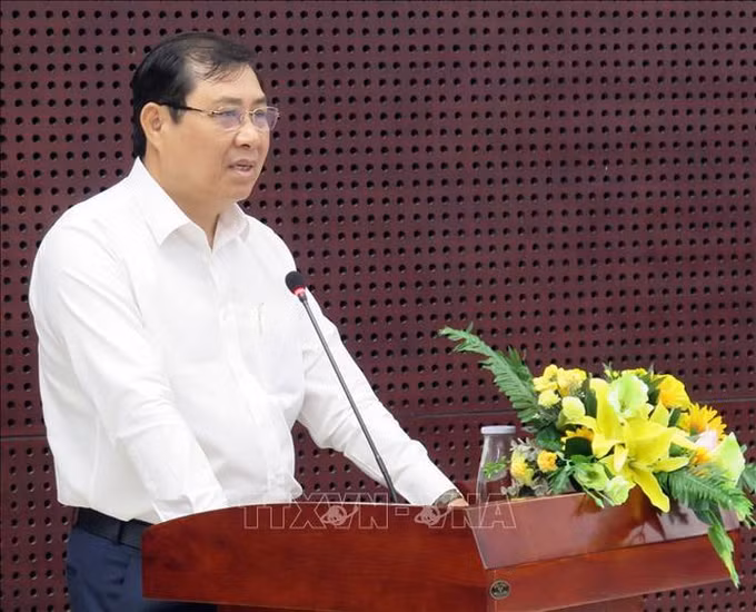 新冠肺炎疫情：岘港市准许各工程和项目复工 ảnh 1