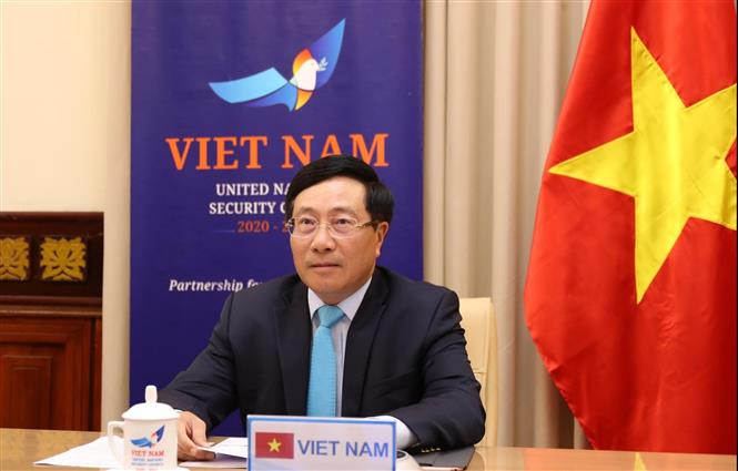 越南政府副总理兼外长范平明在会议上发言。图自越通社 越南政府副总理兼外长范平明出席联合国安理会高级别视频公开会 ảnh 2