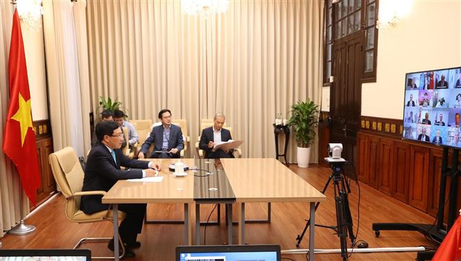 越南政府副总理兼外长范平明出席题为“疫情及其对可持续和平的挑战”的联合国安理会高级别视频公开会。图自越通社 越南政府副总理兼外长范平明出席联合国安理会高级别视频公开会 ảnh 1