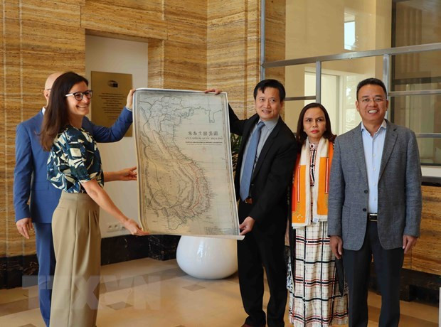越南向欧洲历史博物馆赠送《安南大国画图》。图自越通社 越南向欧洲历史博物馆赠送《安南大国画图》 ảnh 1