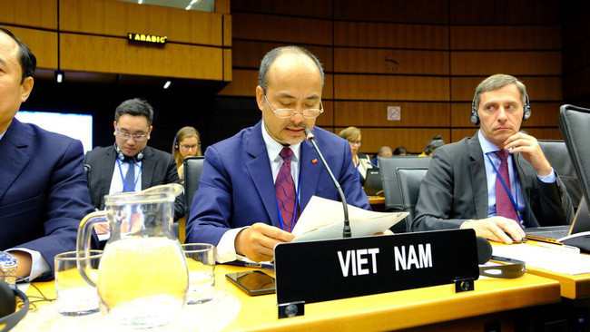 越南常驻国际原子能机构(IAEA)代表阮忠坚大使率领的越南代表团出席国际原子能机构六月理事会会议。图自越通社 越南代表团出席IAEA六月理事会会议 ảnh 1