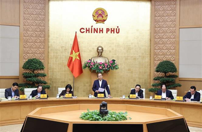 阮春福总理主持会议。图自越通社 越南政府总理阮春福就爱国竞赛举办工作作出指导 ảnh 1