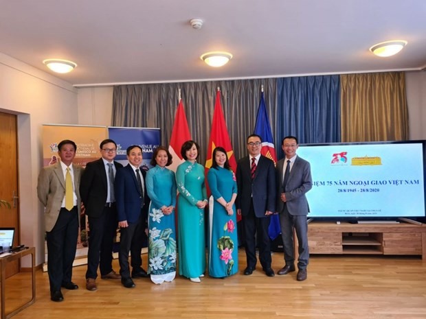 越南驻瑞士大使馆举办越南外交部门成立75周年纪念活动 ảnh 1