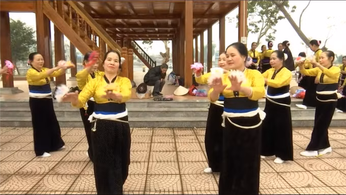 保护和发展芒达盆地的泰族文化 ảnh 1