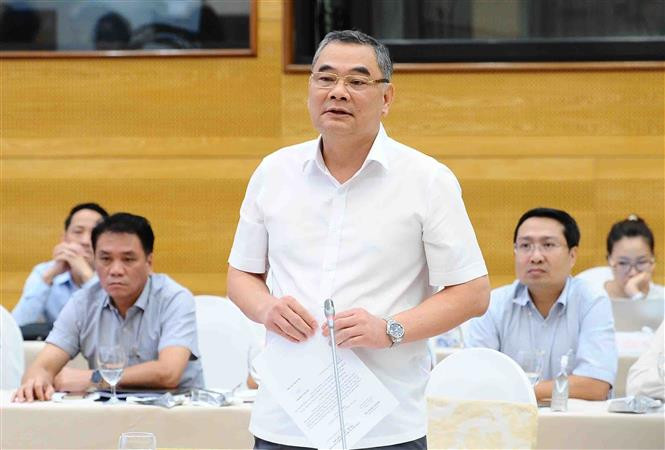 公安部办公厅主任、发言人苏恩苏中将发表讲话。图自越通社 越南政府8月份例行新闻发布会:对将人口贩卖到柬埔寨的团伙进行调查 ảnh 2