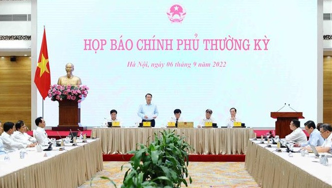 新闻发布会场景。图自越通社 越南政府8月份例行新闻发布会:对将人口贩卖到柬埔寨的团伙进行调查 ảnh 1