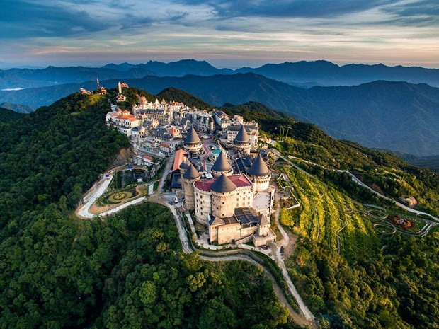 巴拿山世界太阳旅游度假区斩获世界最受欢迎标志性旅游景点奖和世界最佳标志性旅游桥奖。图自互联网 越南在2020年世界旅游大奖颁奖仪式上荣获多个奖项 ảnh 1