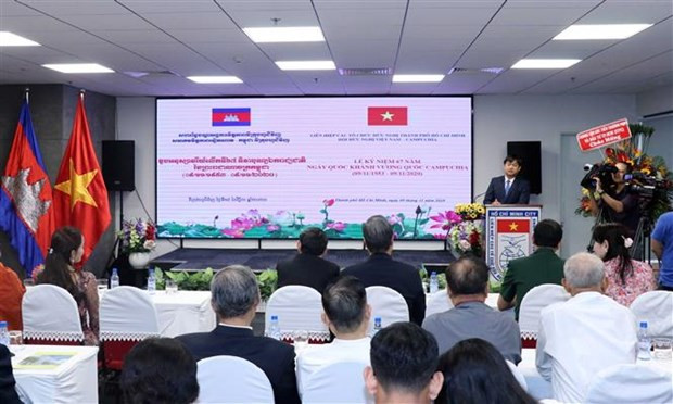 柬埔寨国庆67周年见面会场景 图自越通社 柬埔寨国庆67周年见面会在胡志明市举行 ảnh 1
