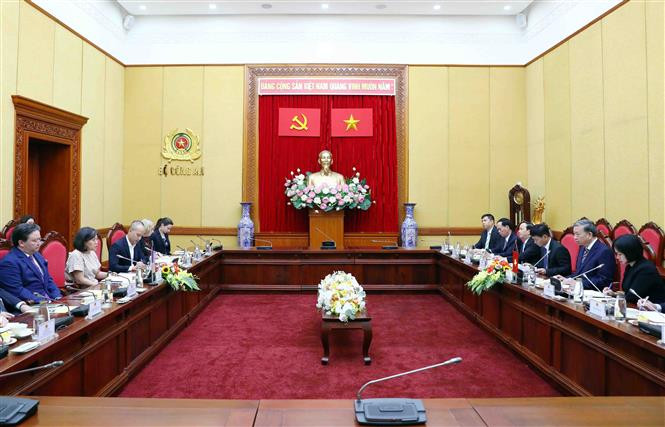 会见场景。图自越通社 越南公安部部长苏林会见美国贸易代表凯瑟琳·戴 ảnh 2
