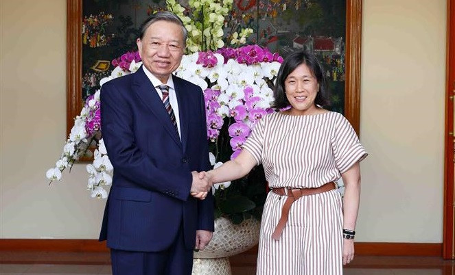 越南公安部部长苏林会见美国贸易代表凯瑟琳·戴。图自越通社 越南公安部部长苏林会见美国贸易代表凯瑟琳·戴 ảnh 1