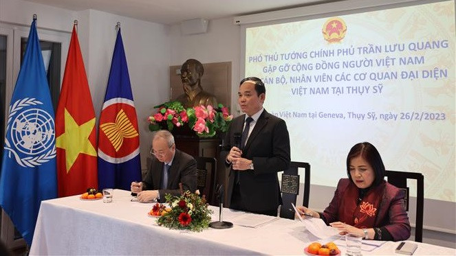 越南政府副总理陈刘光会见旅居瑞士越南人社群代表。图自越通社 越南政府副总理陈刘光会见旅居瑞士越南人社群代表 ảnh 1