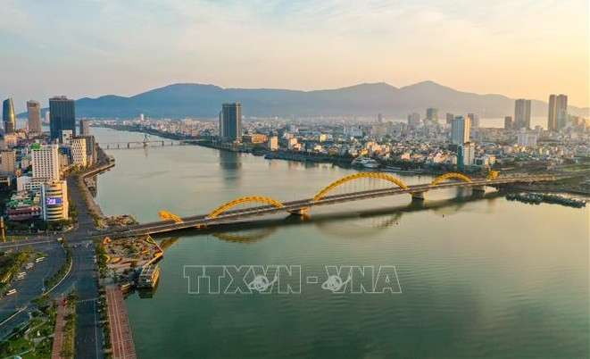 鸟瞰岘港市。图自越通社 岘港市建设越南首个绿色智慧城市韧性控制中心 ảnh 1