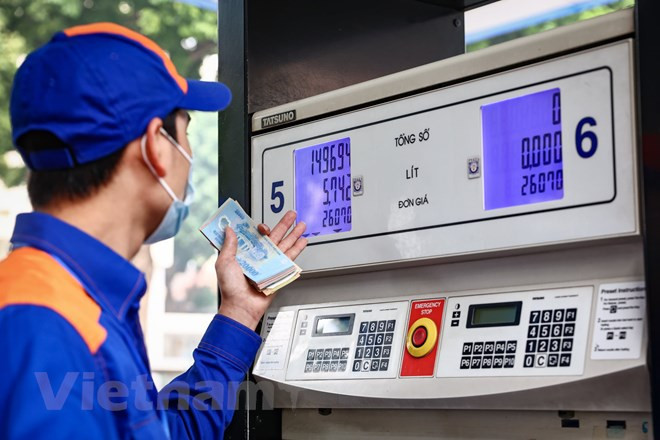 附图。图自越通社 越南财政部已向政府提交降低成品油税的方案 ảnh 1