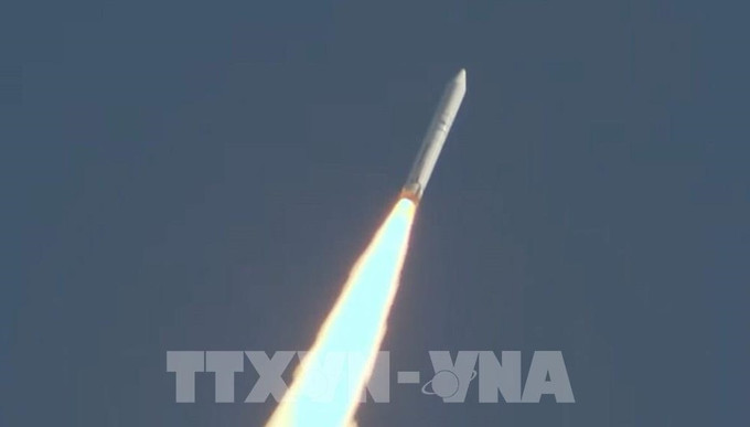 搭载越南纳龙卫星的5号厄普西隆火箭在日本鹿儿岛县内之浦航天中心成功发射升空。图自越通社 越南航天中心副经理黎春辉:地面站仍未收到越南纳龙卫星的信号 ảnh 1
