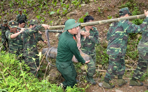 越南战争遗留的地雷数量约为80万吨。图自thoidai.com.vn 确保地雷受害者的权利是越南的优先事项 ảnh 1