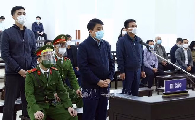 Redoxy-3C制品采购案件：原河内市人民委员会主席阮德钟被判有期徒刑8年 ảnh 1